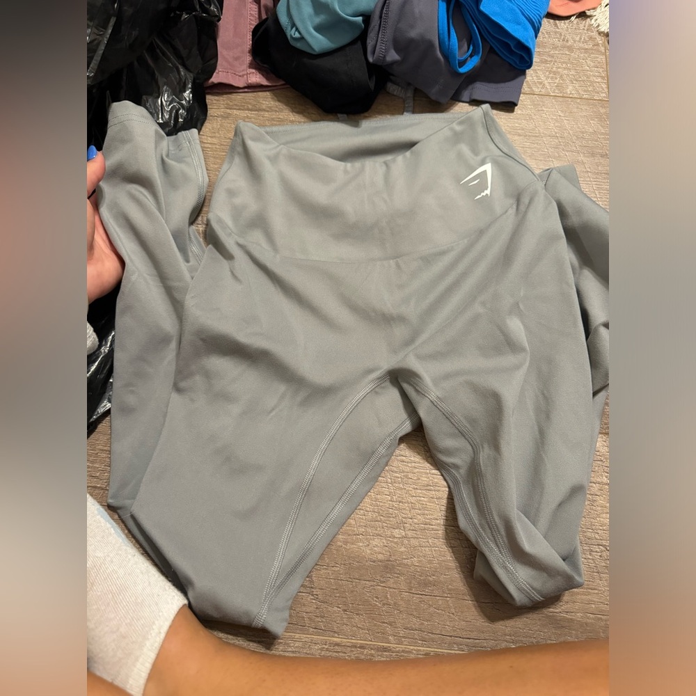 Gym shark leggings